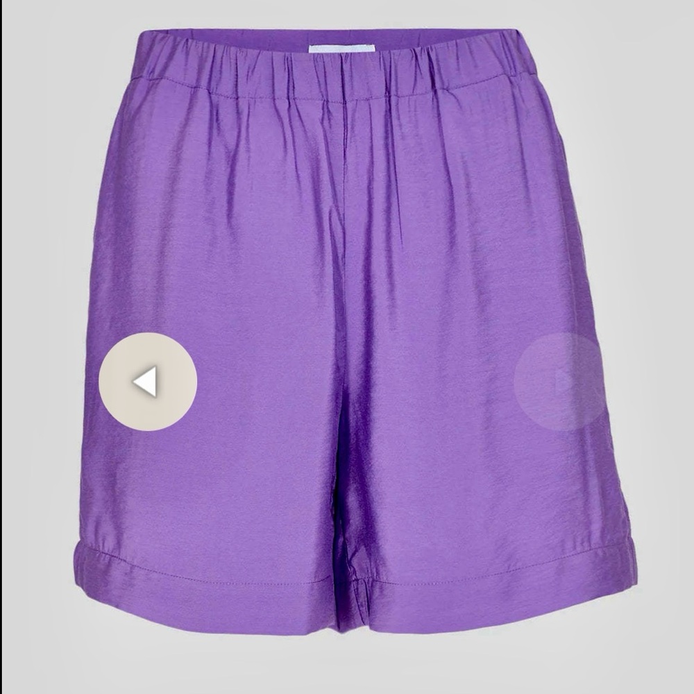 Minimum High Waisted Vintage Style Shorts